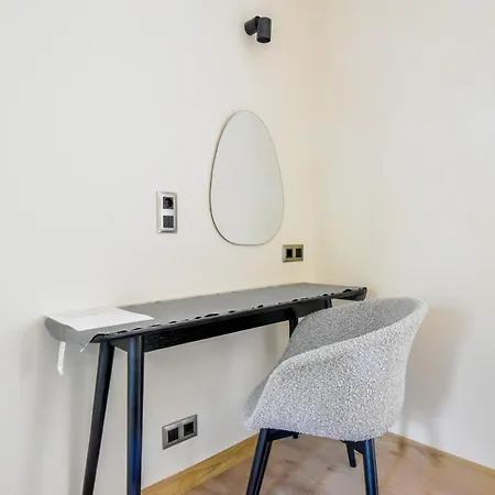 Cozy 2bd Flat In Center With Ac & Balcony By Flat Mаnager Lejlighed