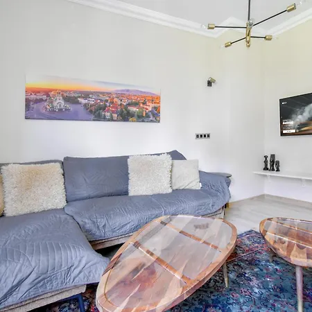 شقة Cozy 2bd Flat In Center With Ac & Balcony By Flat Mаnager *
